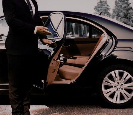 Pinnacle Prestige: The Ultimate Luxury Limousine