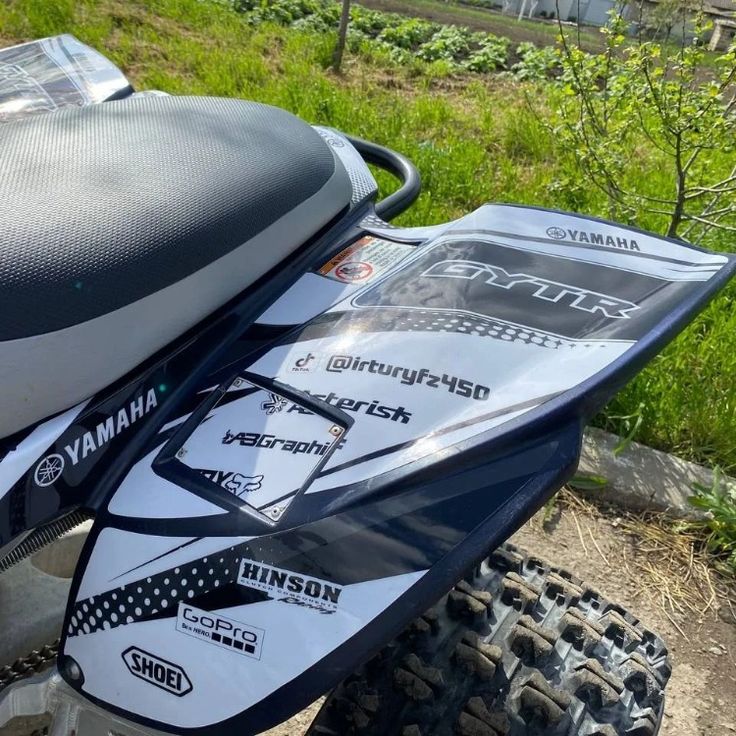 Styling Your Yamaha Dirt Bike: 3M Vinyl Decal Benefits