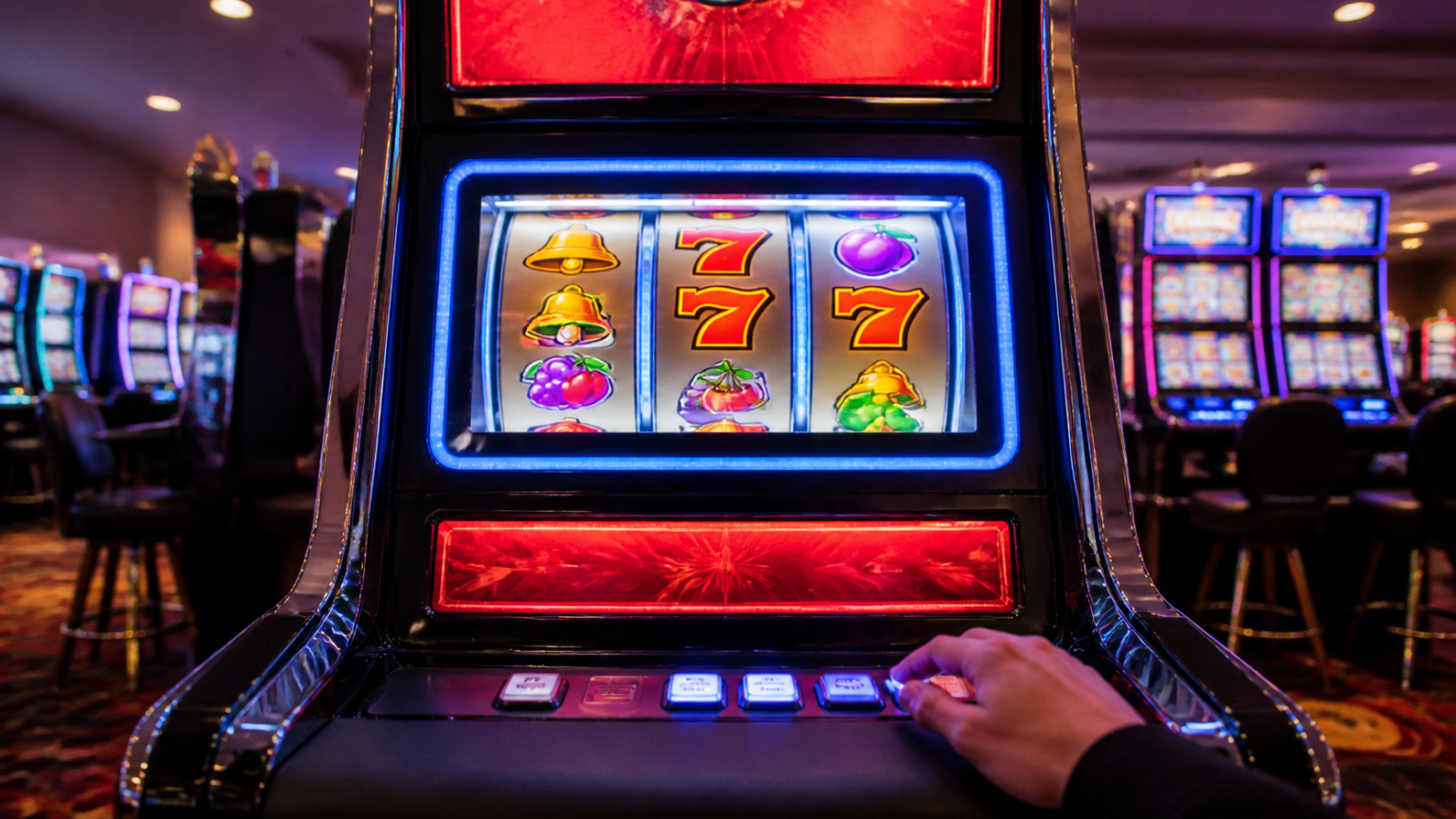 Panduan Memahami Situs Slot Gacor untuk Pemain Baru Mesin slot kasino dengan gulungan berwarna dan suasana bermain